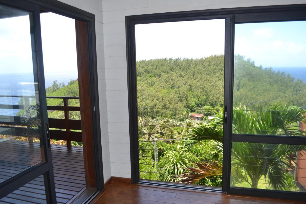 Villa Atypique Le Chat Perche De Grand Anse Petite Île エクステリア 写真